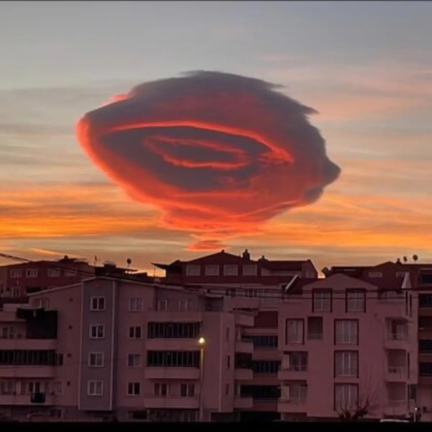 Némesis Radio 12x08:Ovnis y las Extrañas nubes · La Destrucción Planificada de La Infancia