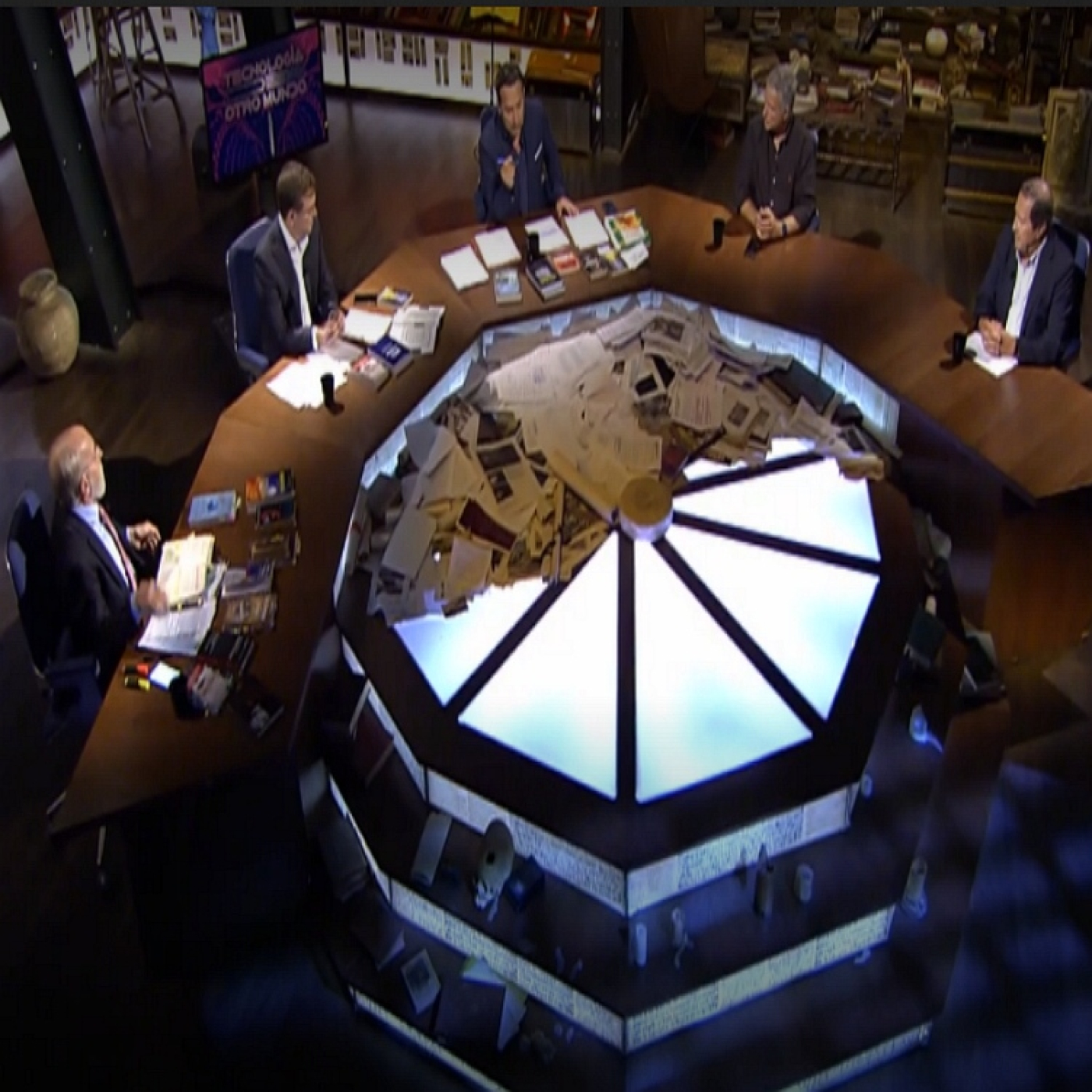 Debate Cuarto Milenio: ¿Existe Tecnología de otro mundo?,con Fernando Cámara,J.M.Nieves,E.de Vicente y Javier Sierra