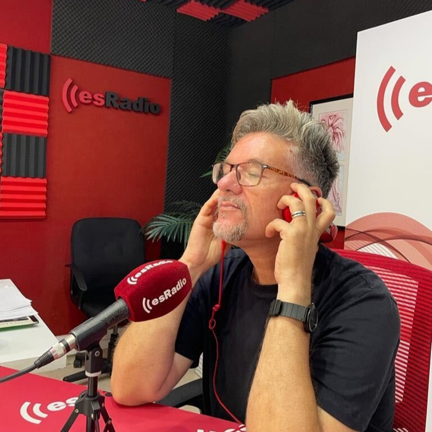 ''A la Penya el Canariet nos mueve la tradición de dar a conocer el refresco ilicitano del Canariet y la paloma''. episode artwork
