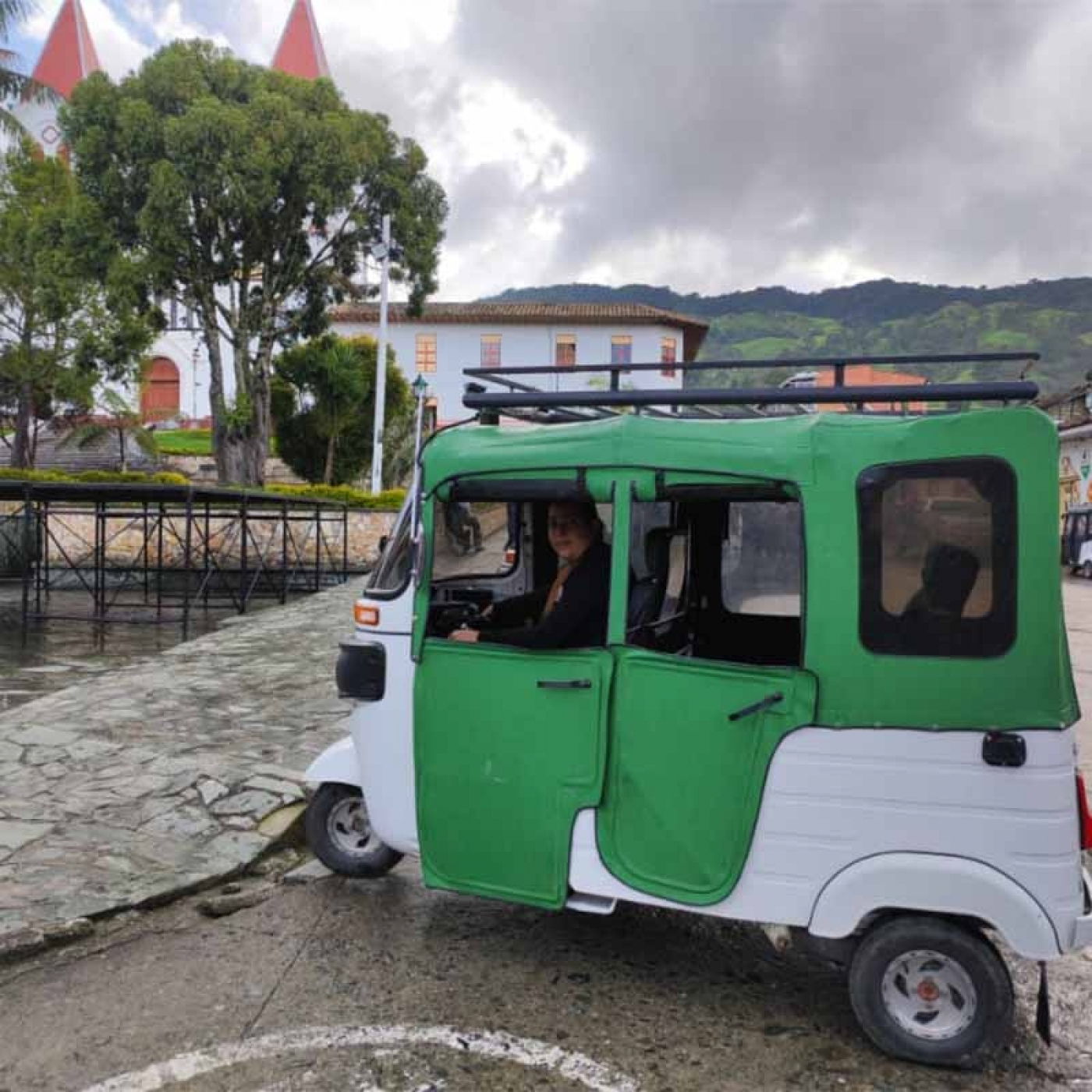 Motocarros, una alternativa de transporte en San José de la Montaña que necesita regulación episode artwork