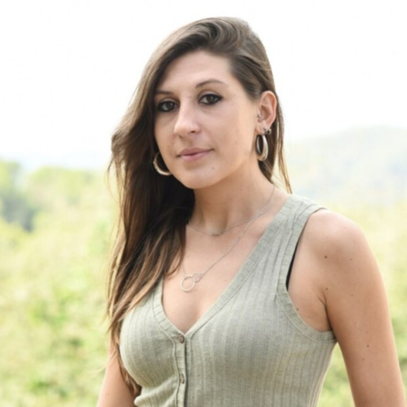 Laura Aznar, terapia grupal de la mà d'actualitat i periodisme