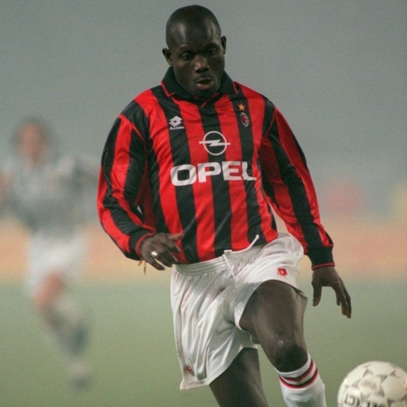 Джордж веа. Джордж Веа футболист. George Weah 1995. Джордж Веа золотой мяч.