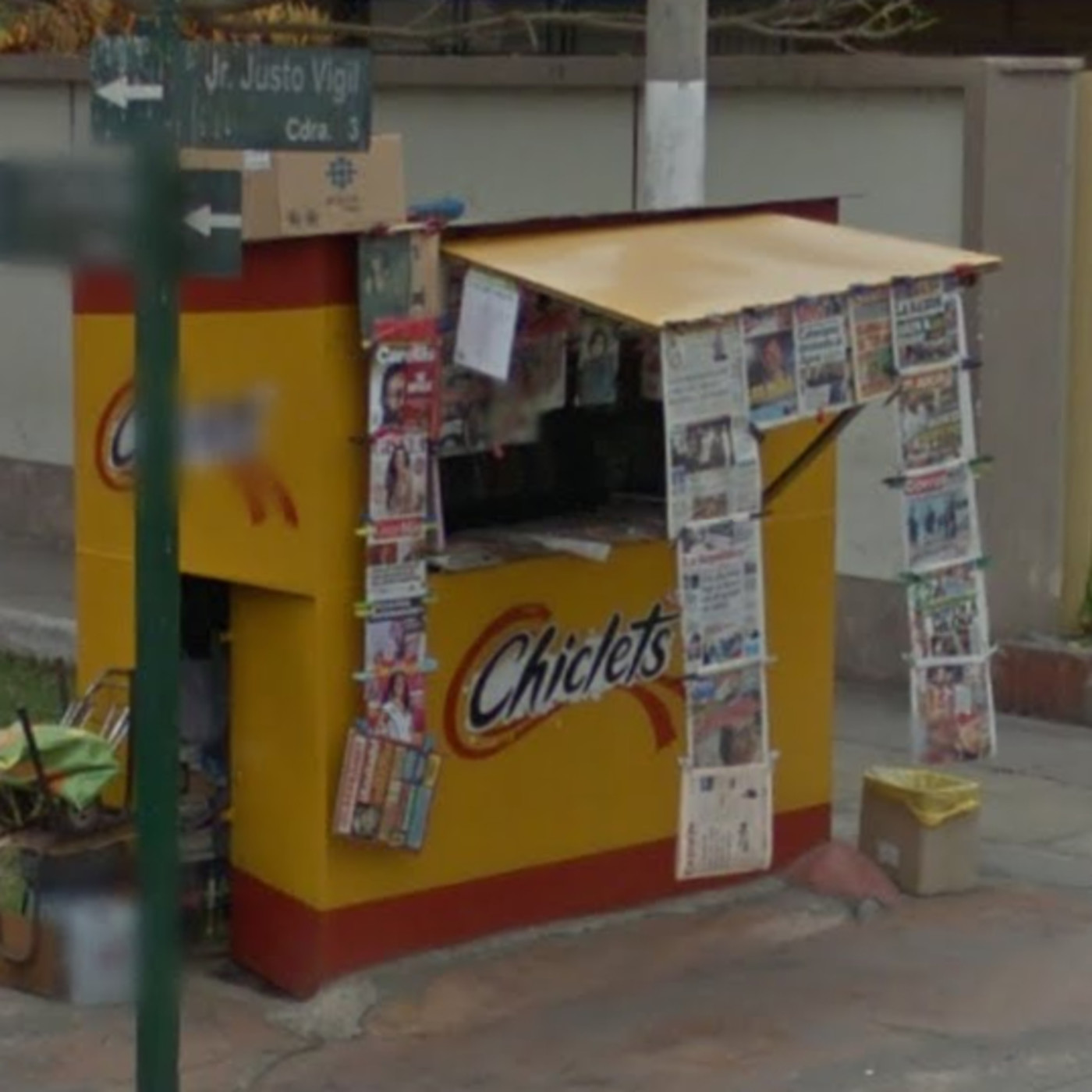 Dos viejos kioskeros