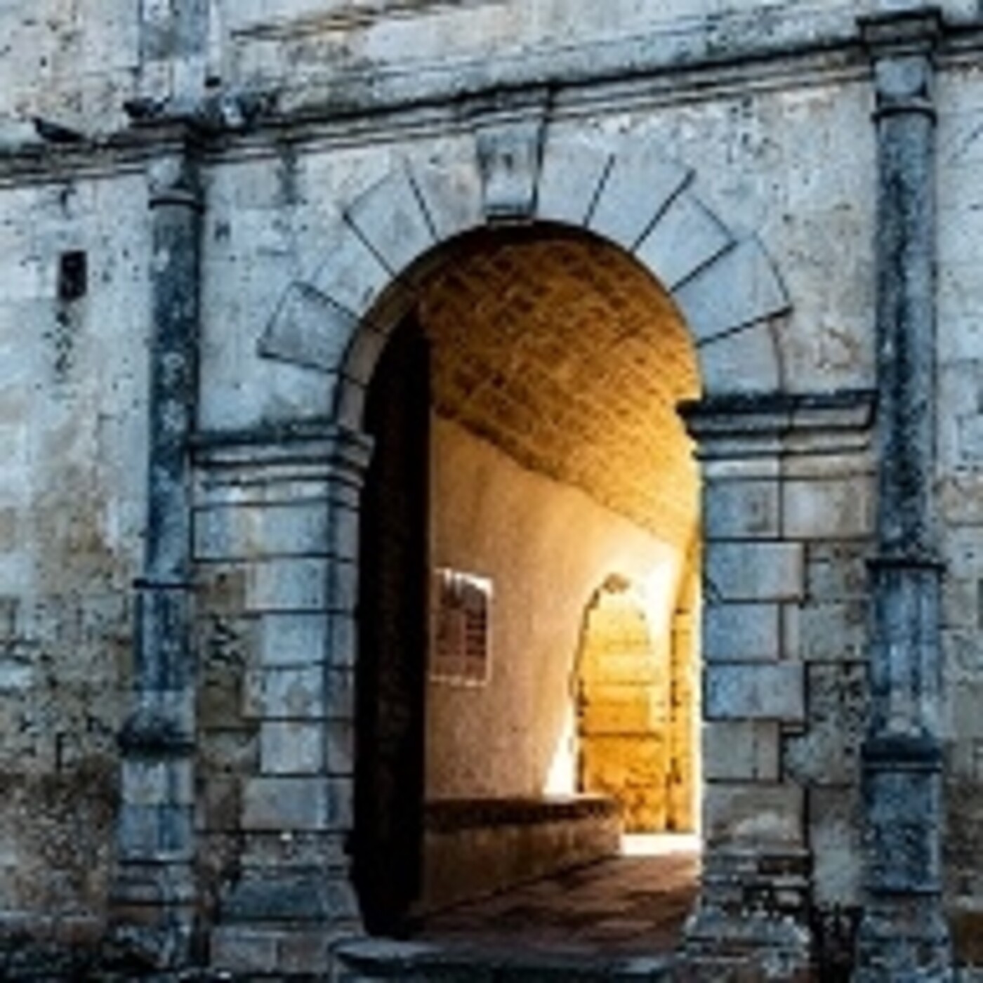 TRAS LA PUERTA...