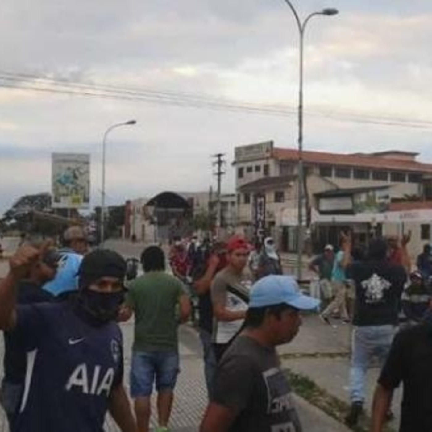Denuncian intereses internacionales y de transnacionales para instalar la violencia en Bolivia episode artwork