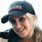 Débora Romo: "Hay escenas en este musical que son tan reales que es un desafío contener la emoción y mantener la voz"