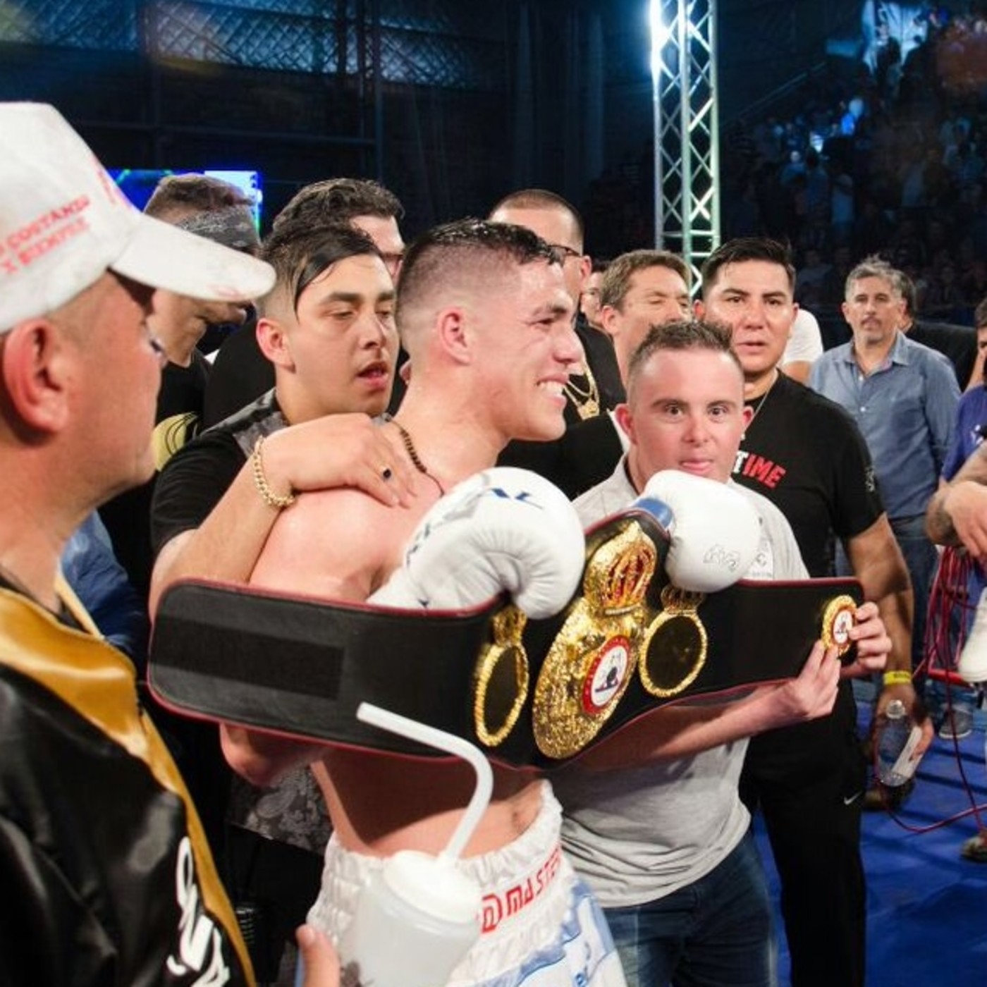 Ring Side en el aire