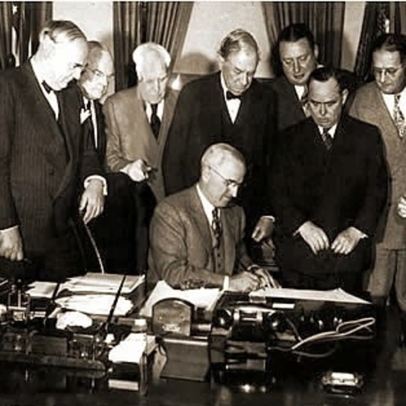 La Historia al Descubierto: 3- El Plan Marshall Salvó a EE.UU #documental #historia #podcast episode artwork