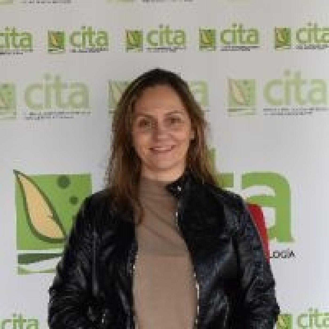 Juliana Navarro habla sobre su participación en el IHC 2022 en Aragón Radio episode artwork