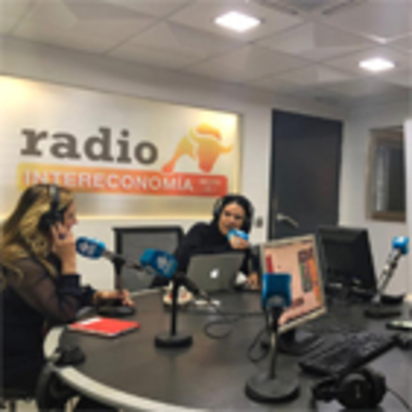 ENTREVISTAS EN RADIO