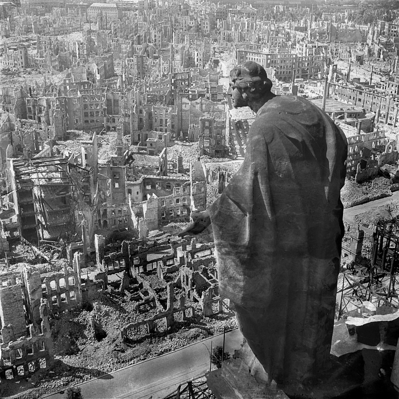IIWW Momentos Clave: 8- El Bombardeo de Dresde #SegundaGuerraMundial #documental #historia #podcast episode artwork