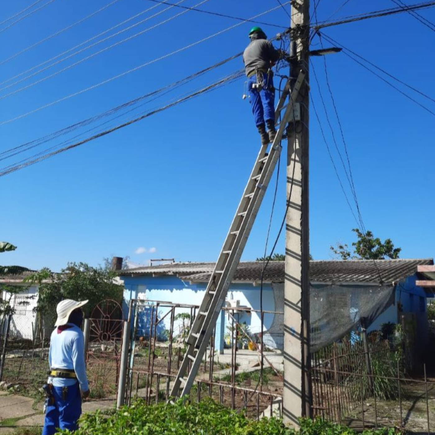 Linieros de Etecsa Villa Clara escriben páginas de solidaridad en Oriente