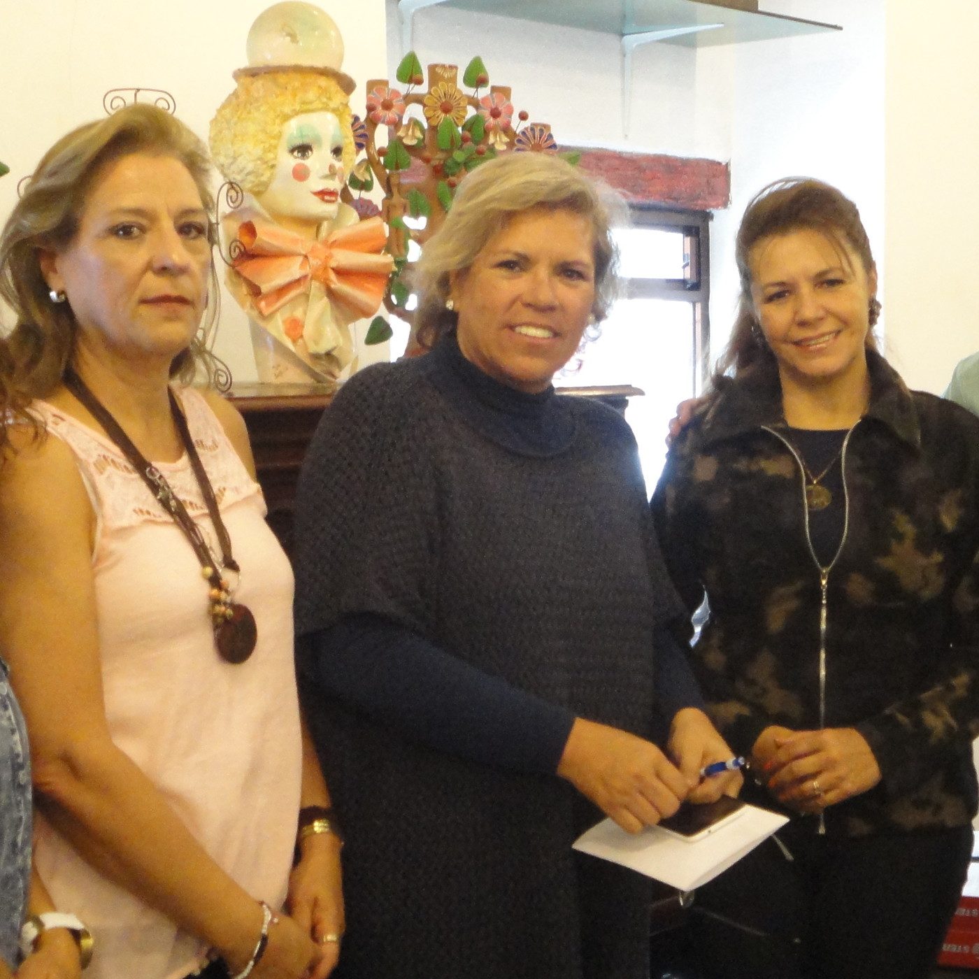 115 El divorcio y la reconstrucción, Pánel con 3 mujeres