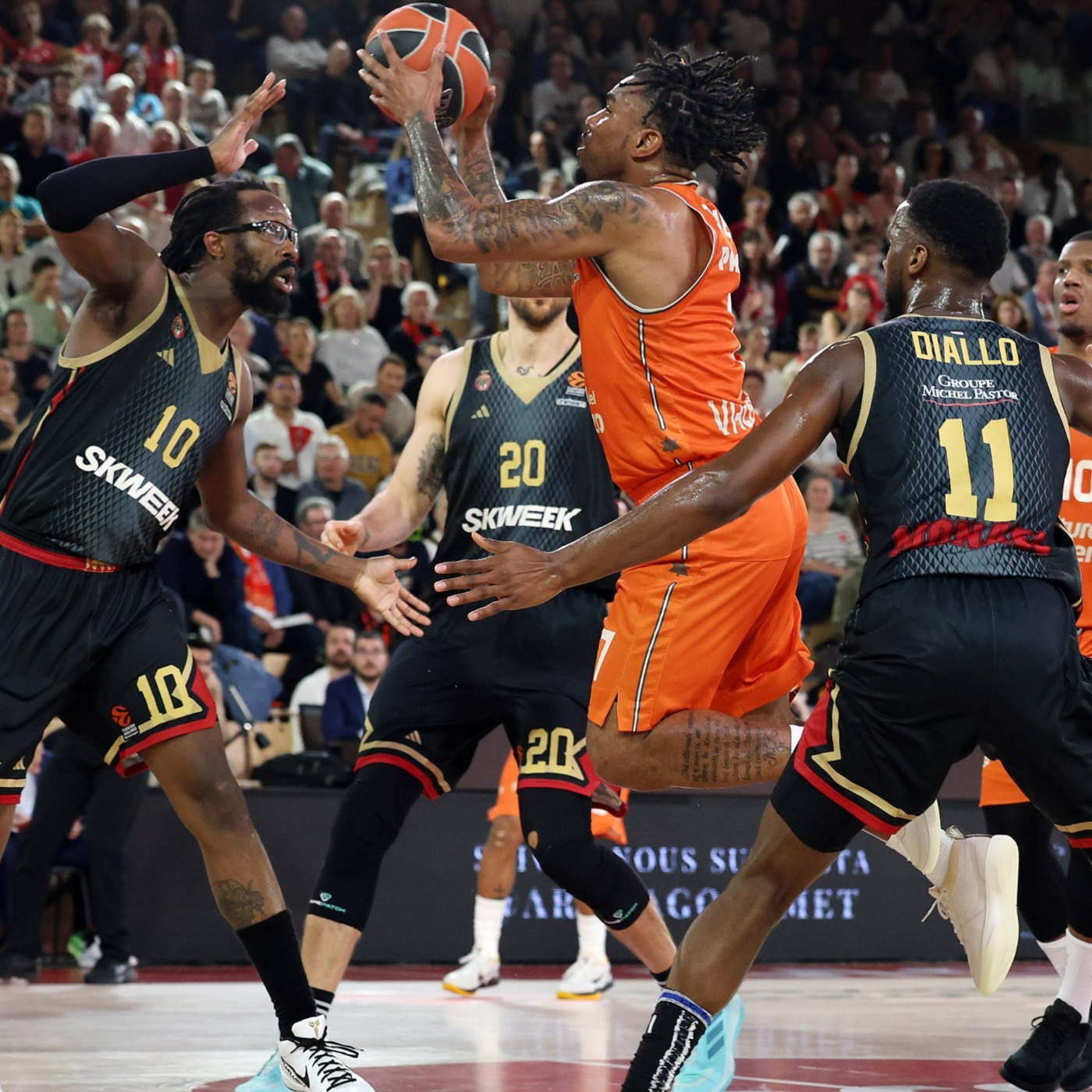 Basket Entrecomillas