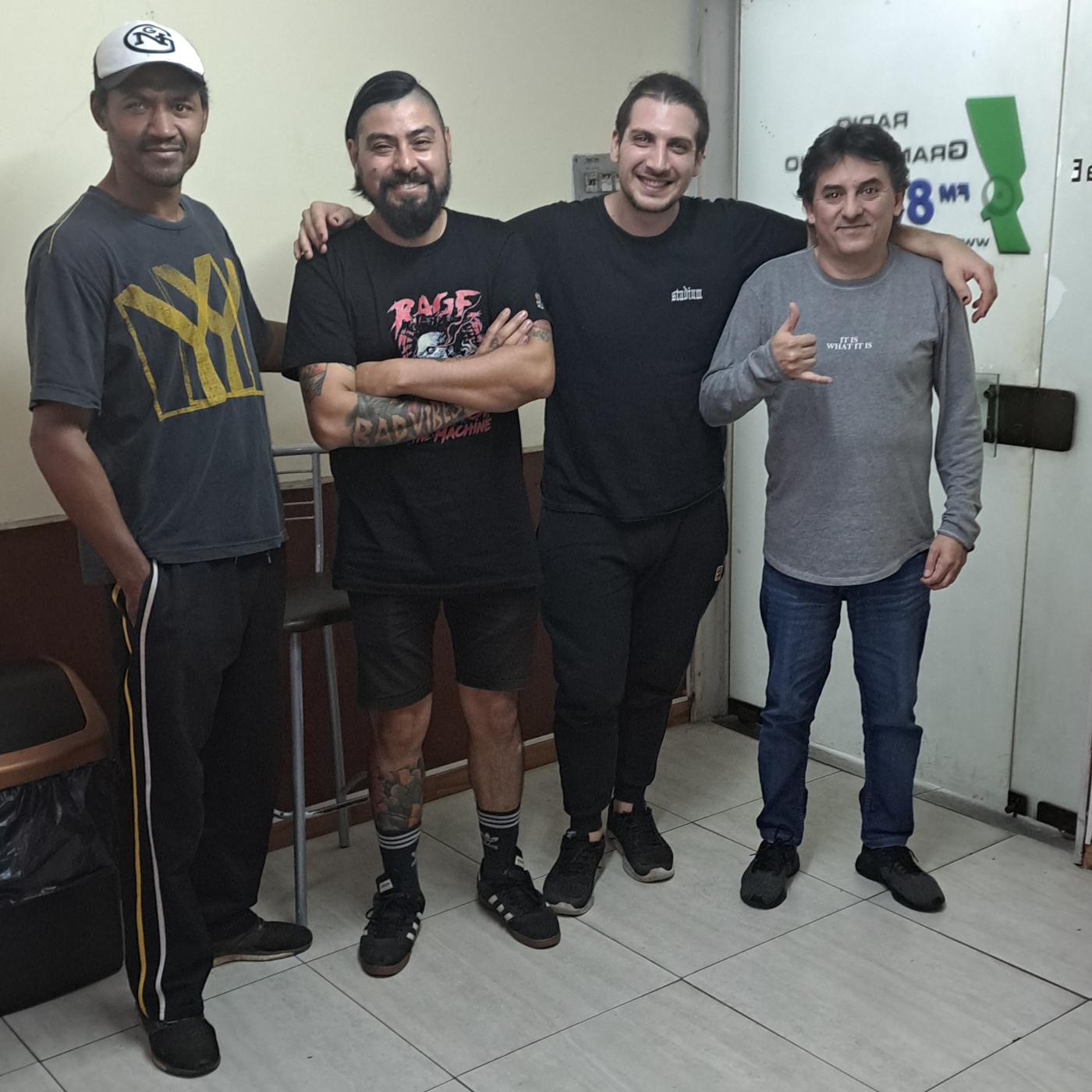 "LOS MONONOS PUNK" BANDA DEL UNDER ROSARINO... episode artwork