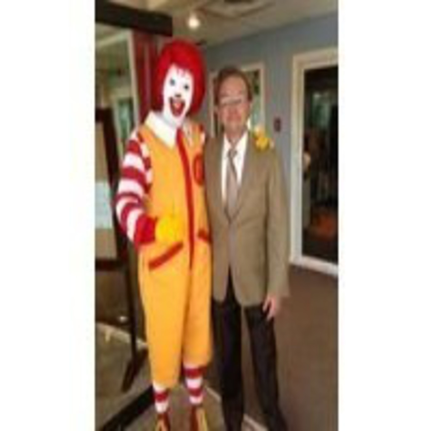 Ronald McDonald; con Nino Canún. 31-oct-13