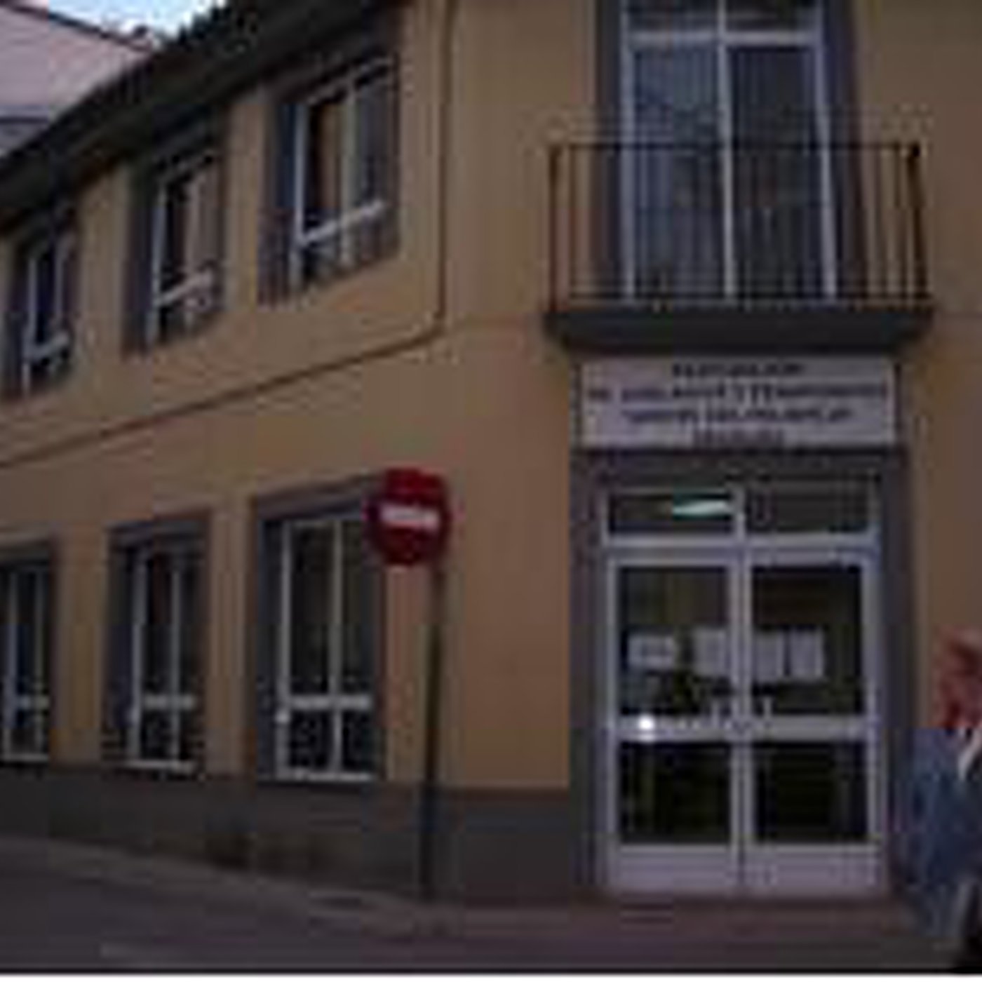 La Diputación ayuda a los jubilados de Navajas en la insonorización de su sede social