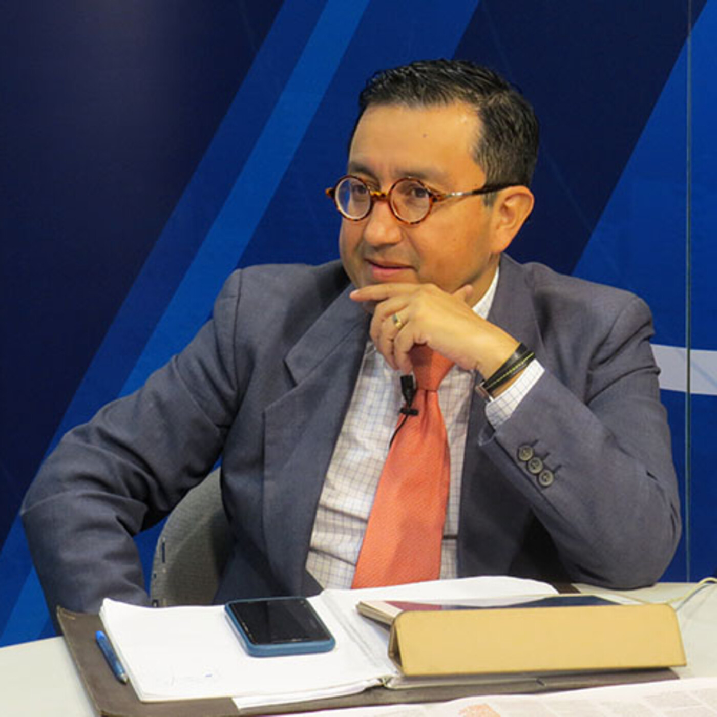 Glatzer Tuesta – Editorial 06 de octubre de 2021 episode artwork