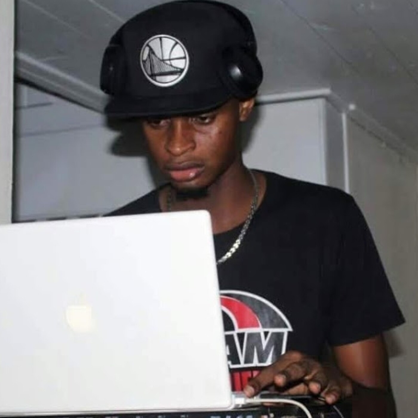 Dj Carlyy