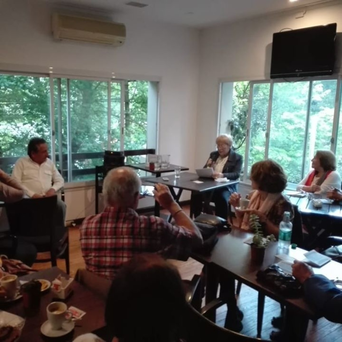 Tardes con poetas ciclo mensual de Carlos Morteo