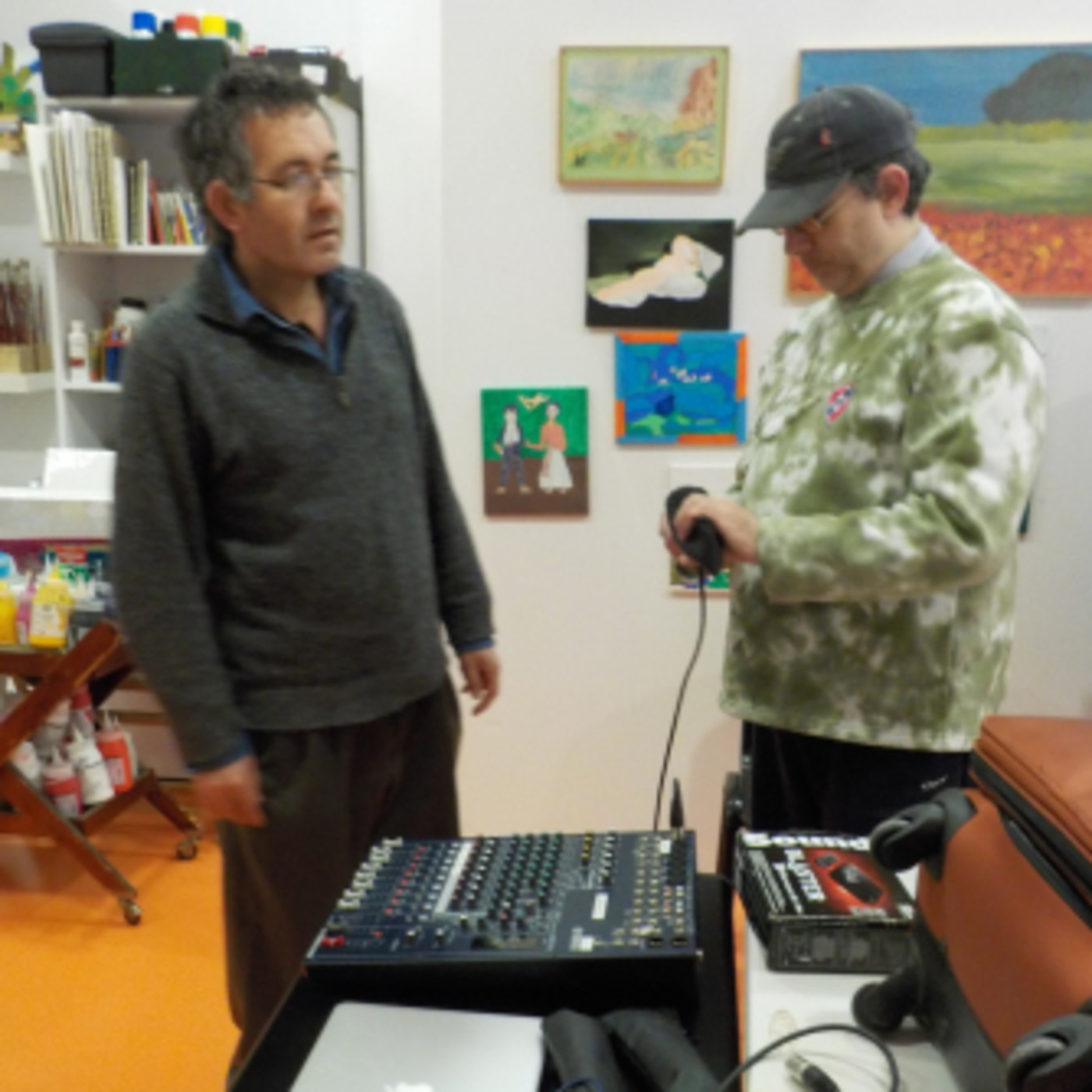 Gritando en voz baja TEA FM