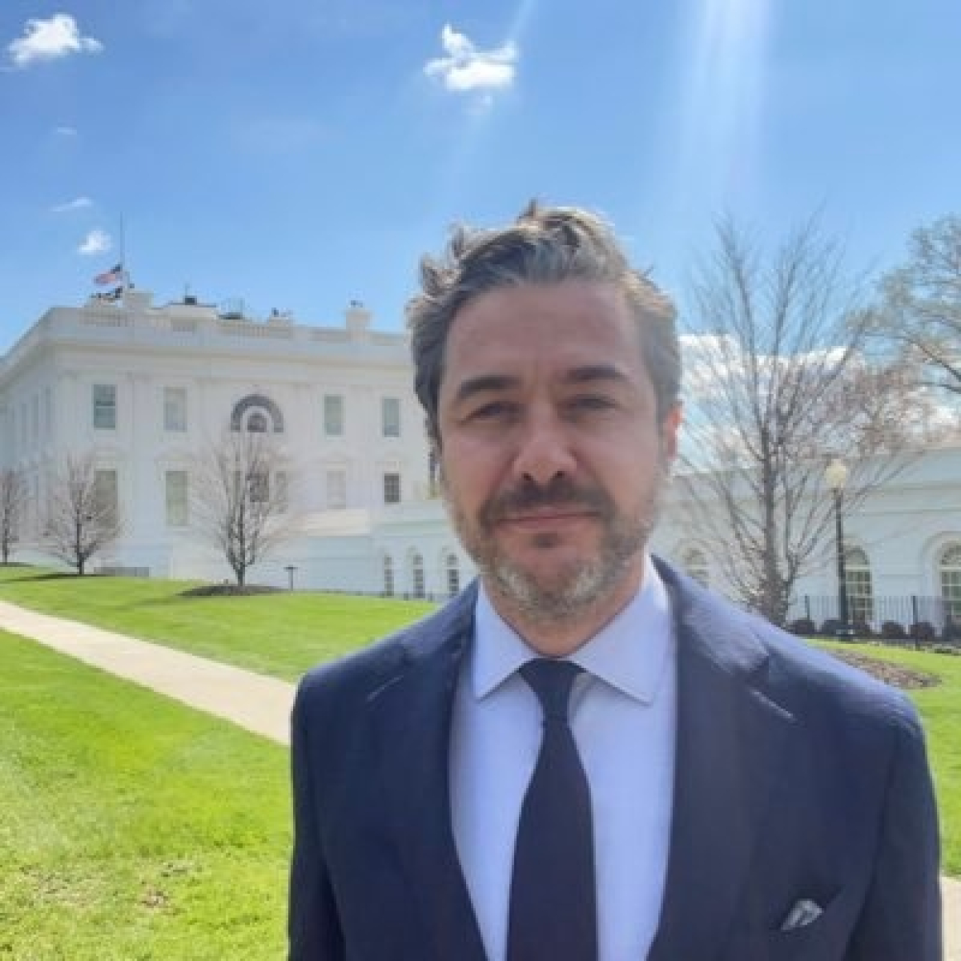 Rafael Mathus Ruiz @rmathus (Periodista, Corresponsal en EE.UU. para La Nación) Unas Cuantas Verdades @marianoobarrio