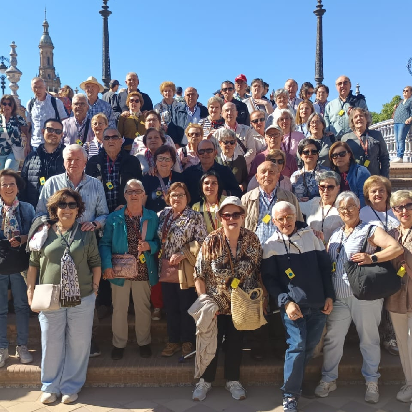Abril activa a los mayores con un viaje, encuentro intergeneracional, manualidades y cócteles episode artwork