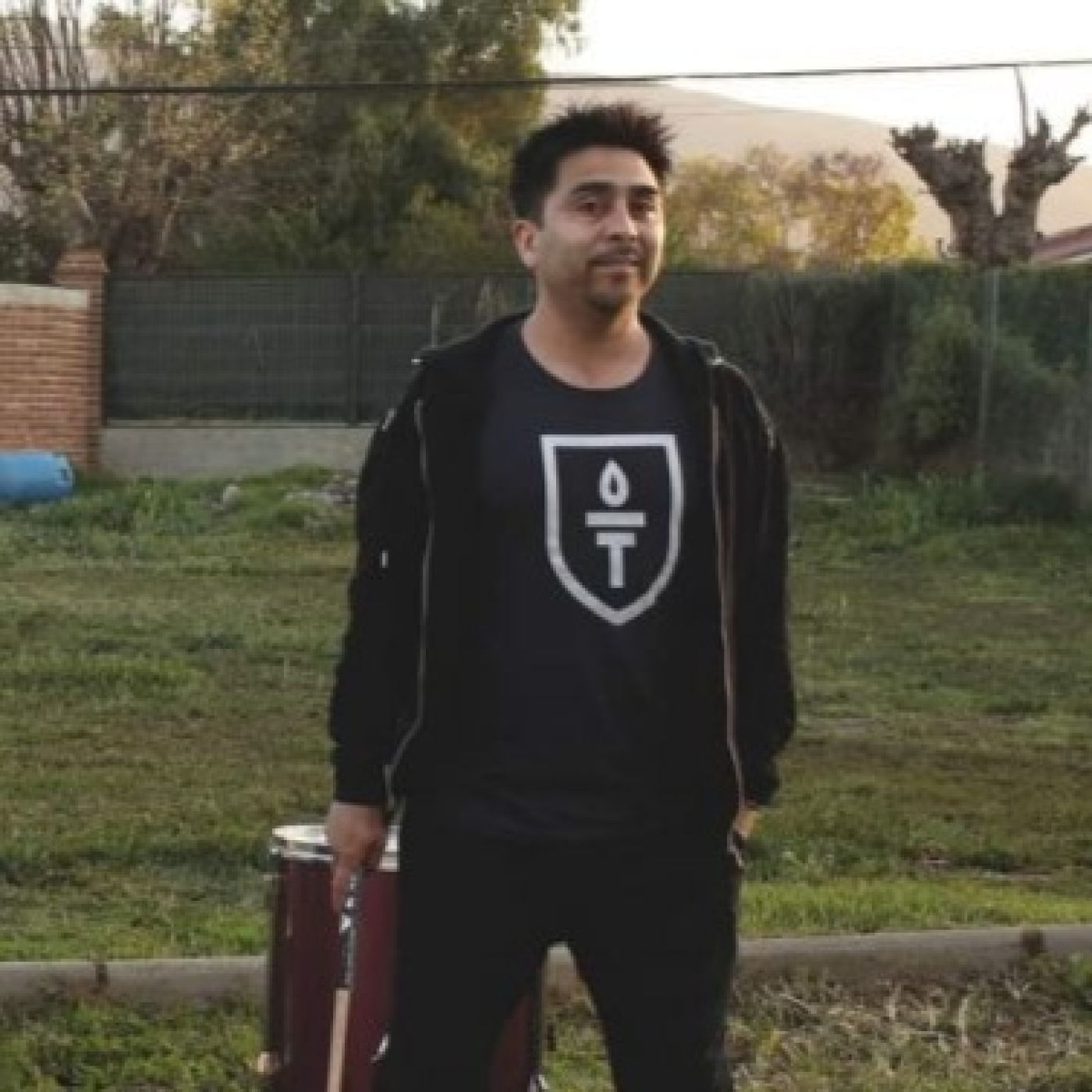 PETER GUERRERO (OCHO BOLAS) SIGUE DÁNDOLE A LA MÚSICA CON SALVATORE episode artwork