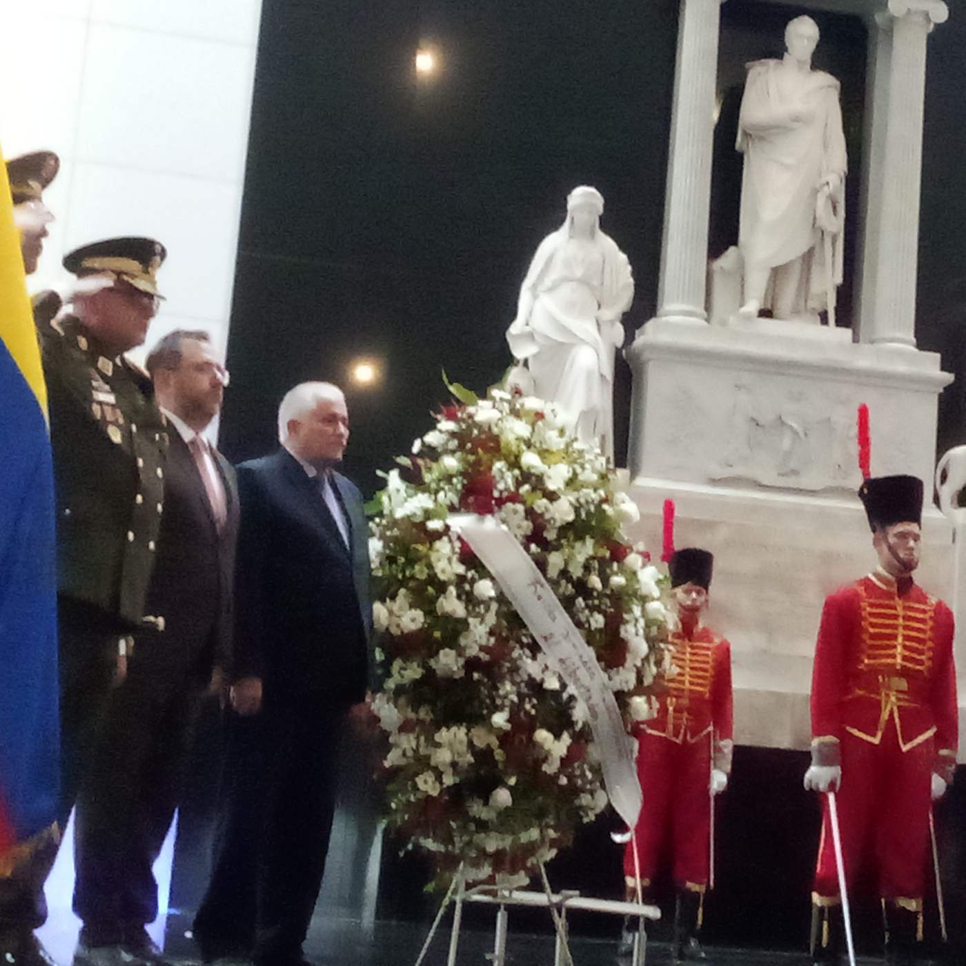 Desde Cuba, la ofrenda al Libertador y la hermandad de dos pueblos