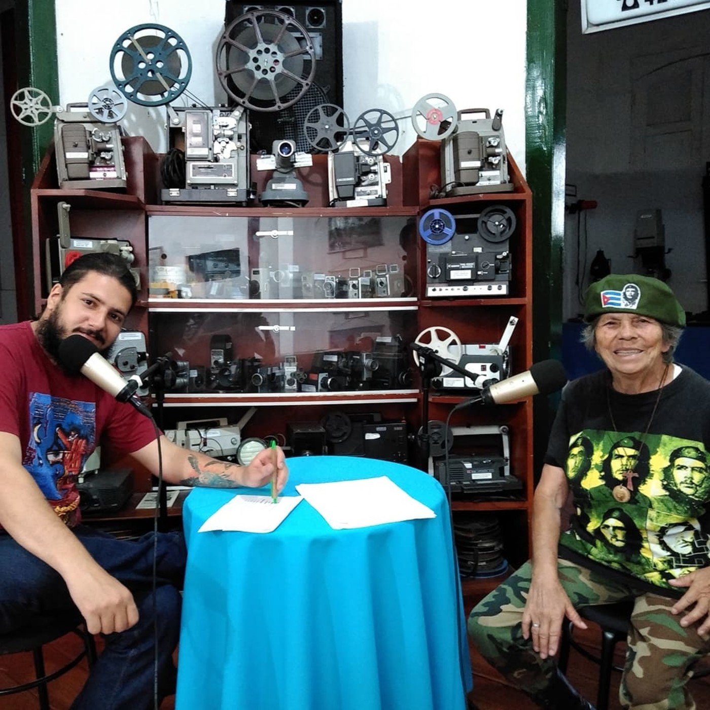 Voces Del Más Acá
