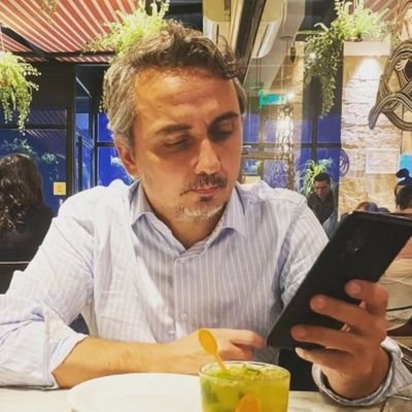 Bernardo Martín Vázquez @bervazquez (Periodista, Política en @clarincom ) Campo Minado @BalaguerAdriana
