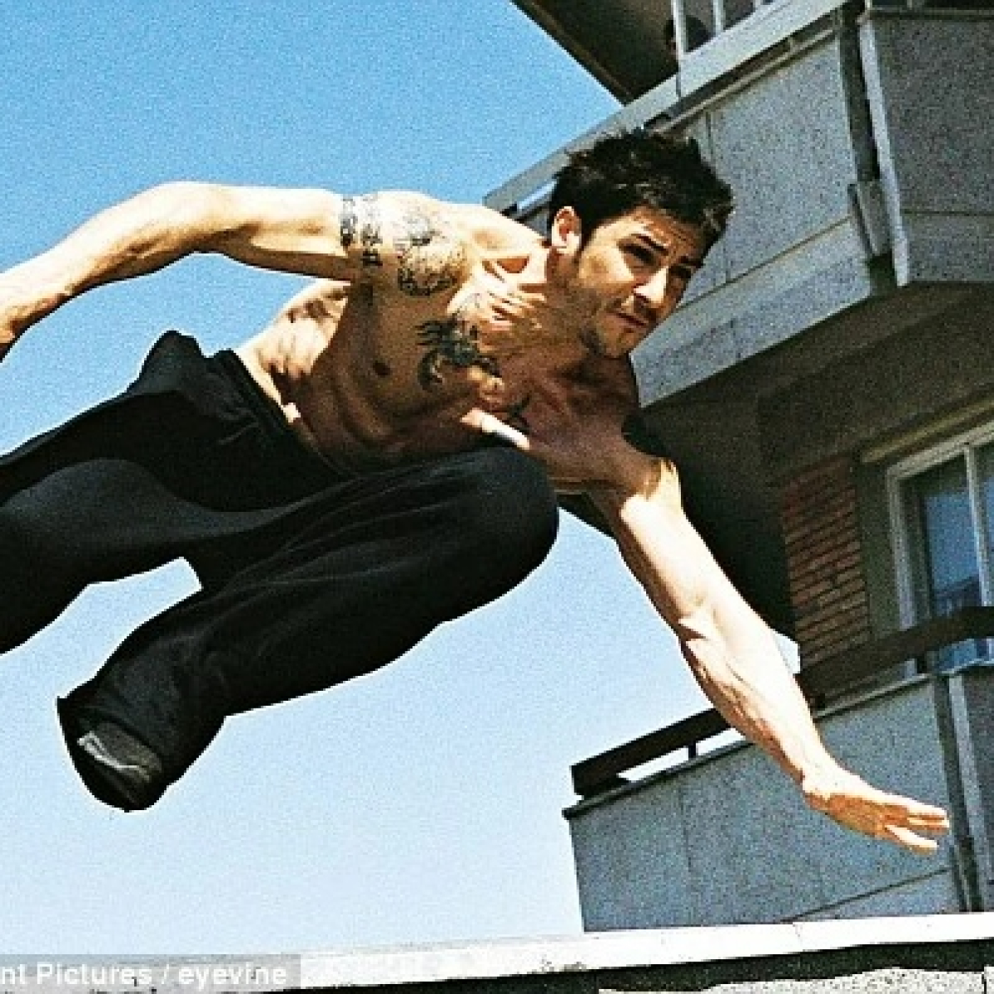 DVD y vencerás #5- Distrito 13 (Pierre Morel, 2004)