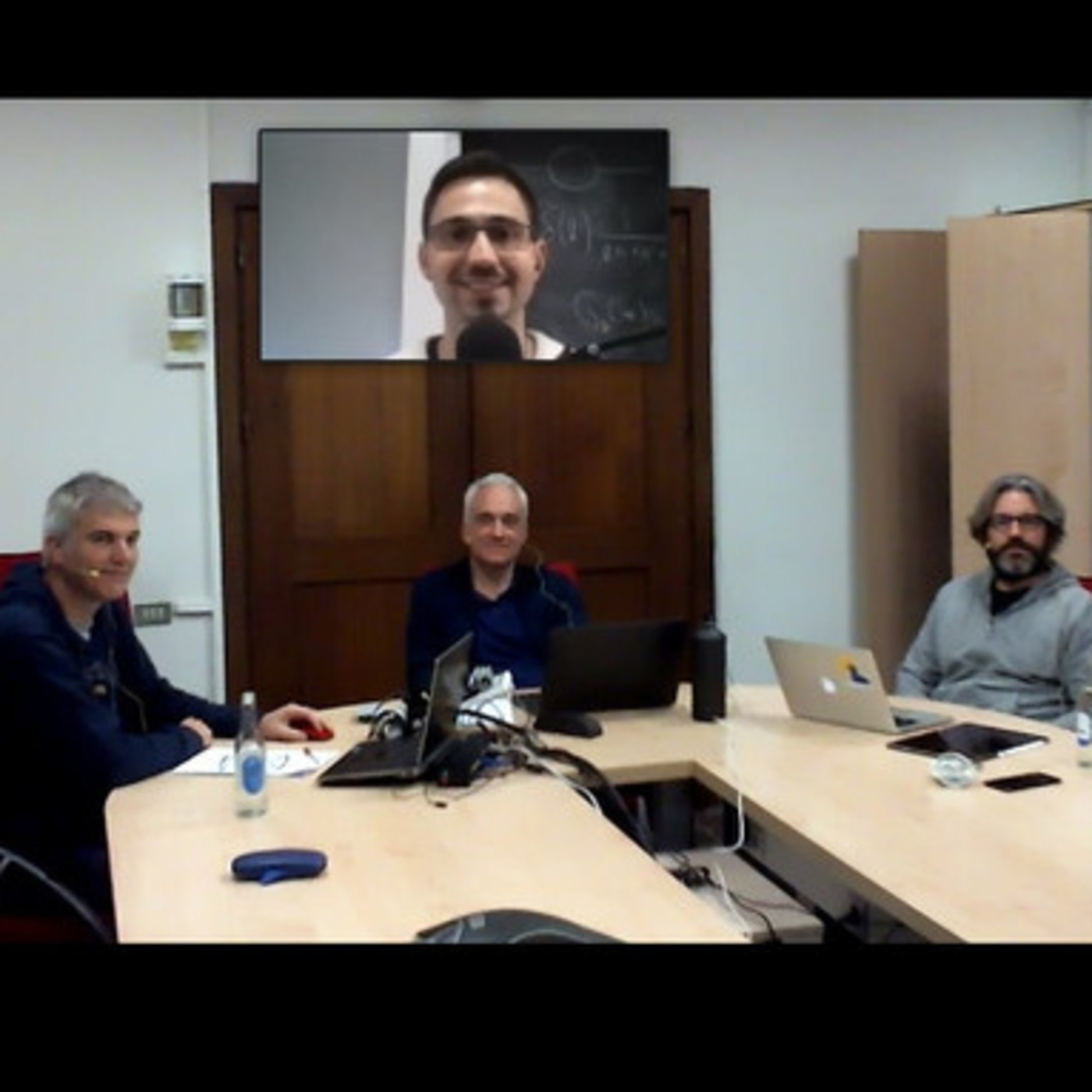 Ep201: 'Oumuamua; Metaestudios con IA; Ciencia a Ciegas; Mundos en Colisión; Antipartículas