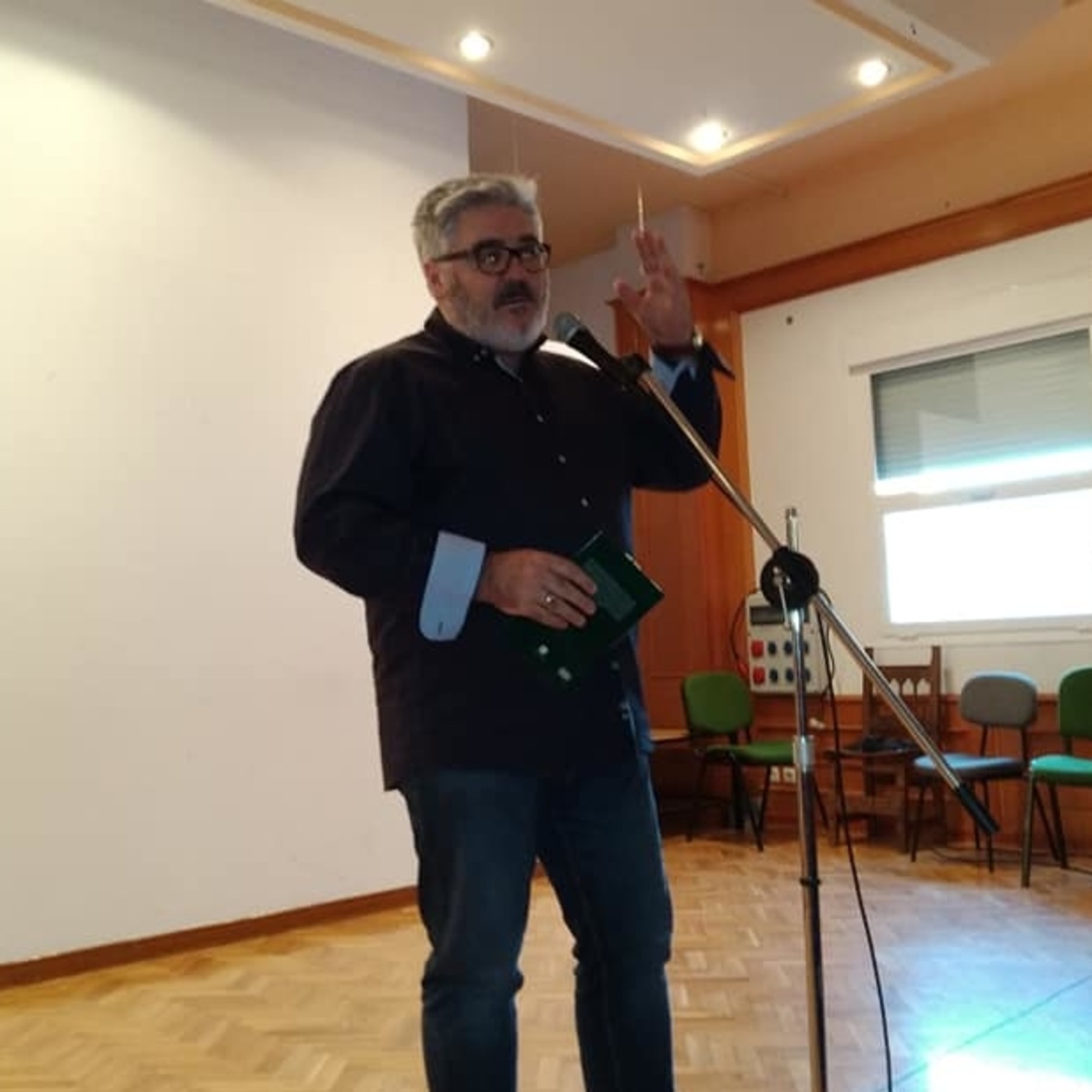 Entrevistas, conferencias y presentaciones de libr