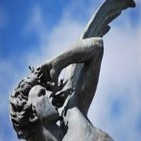 "Lo que Habita en la Estatua del Ángel Caído del Retiro" de Dani Guzmán