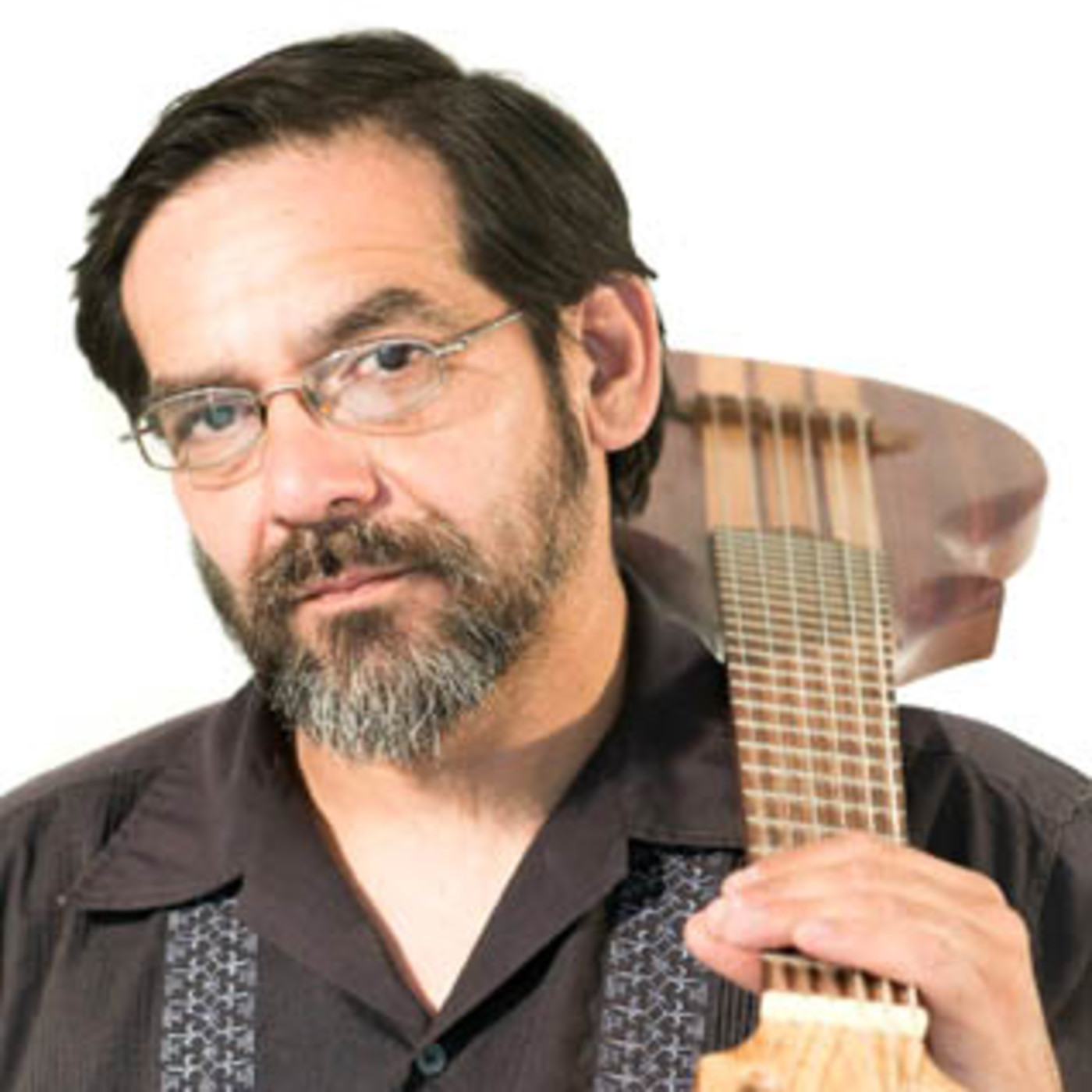 Tata Barahona, cantautor, trovador y luthier