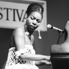 UNA CANCIÓN PARA REFLEXIONAR. TENEMOS UNA VIDA ! que bonita la letra y música de NINA SIMONE en Ain´t Got No- I Got Life