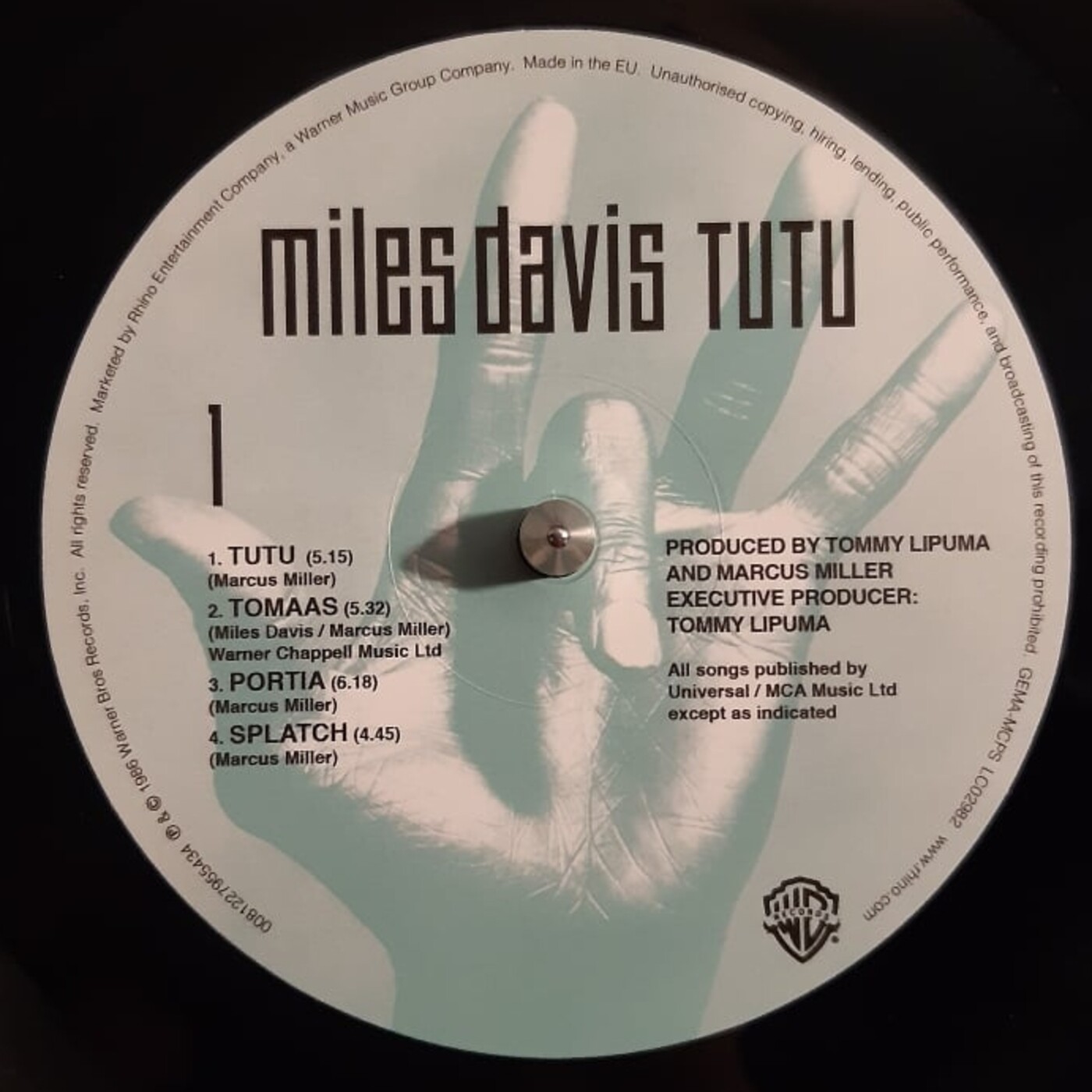 Los discos se escuchan enteros