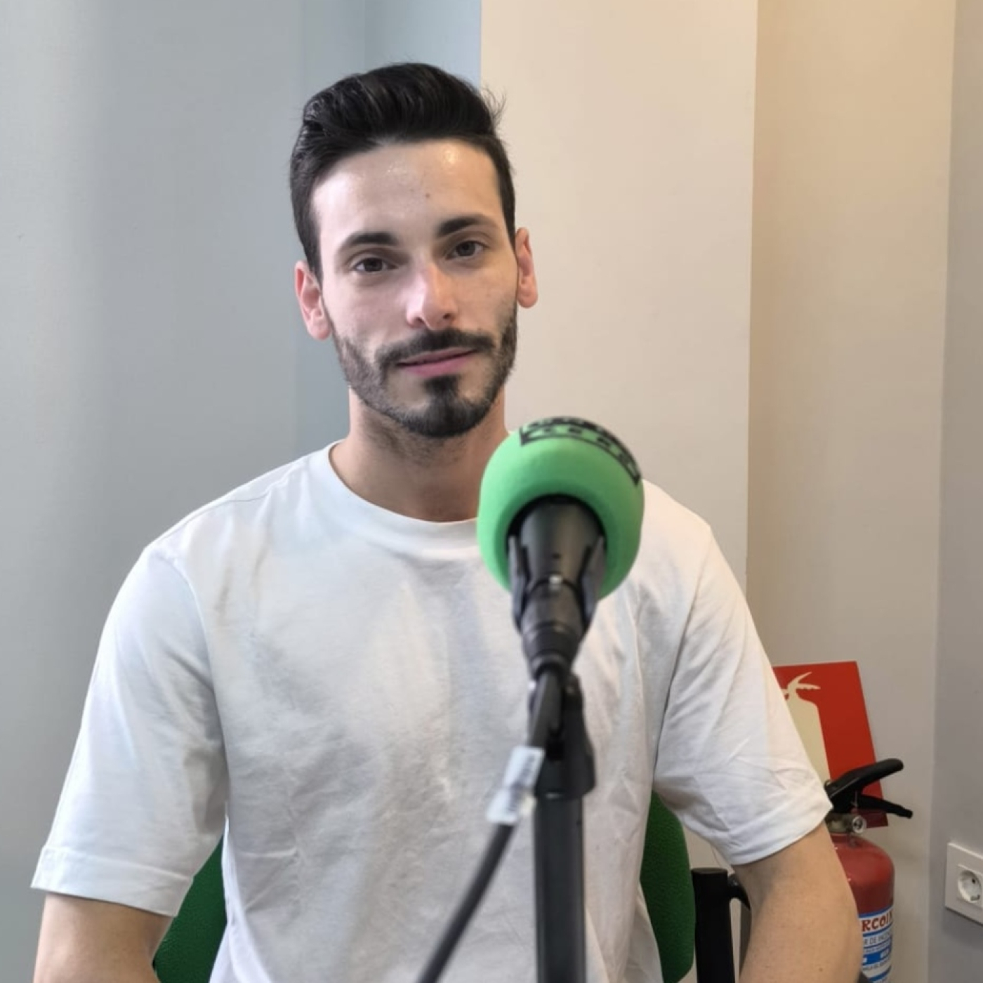 Entrada y entrevista a Rafael Jiménez, candidato a Mister RNB episode artwork