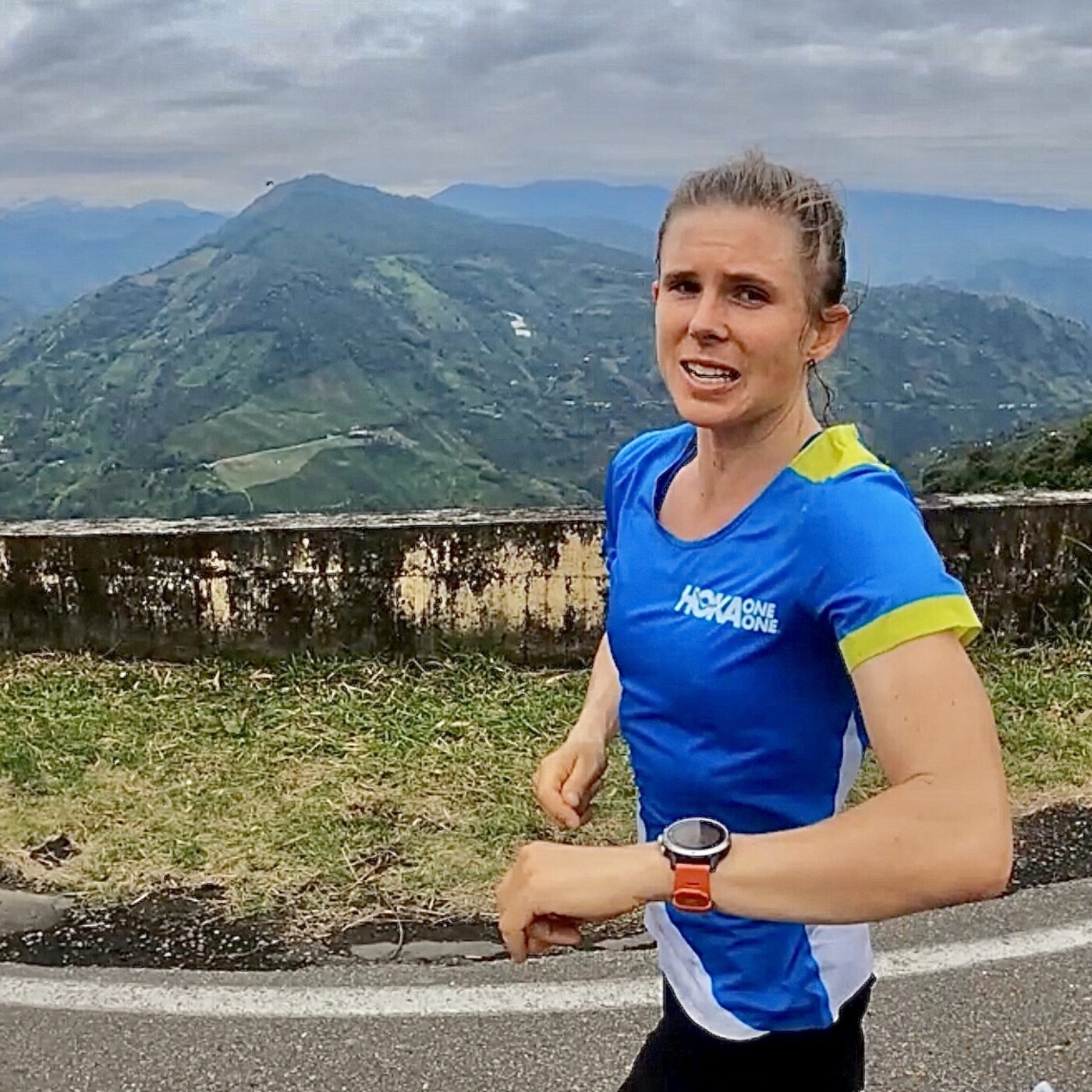 ALTO DE LAS LETRAS, COLOMBIA. 80K/D+3.700m Record puerto montaña más duro del mundo, Emily Schmitz. Entrevista Mayayo