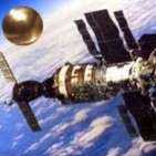 Dos Cosmonautas rusos hacen contacto con extraterrestes.