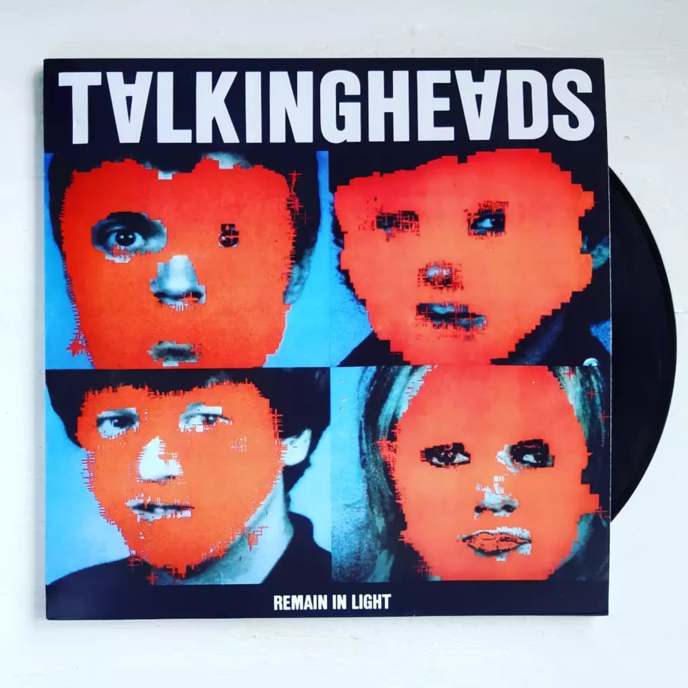 Los discos se escuchan enteros