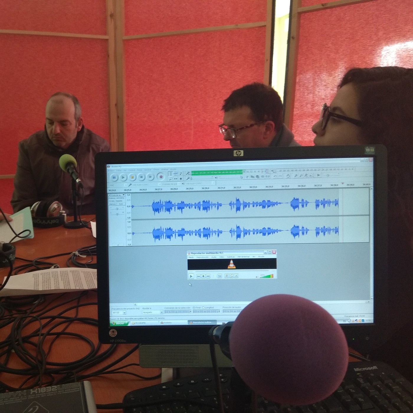 Voces en la radio