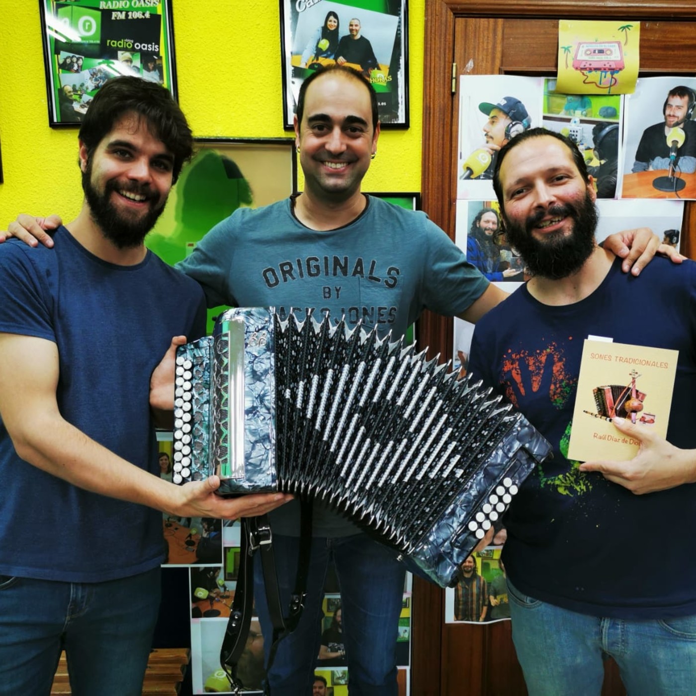 Músicos en el Oasis