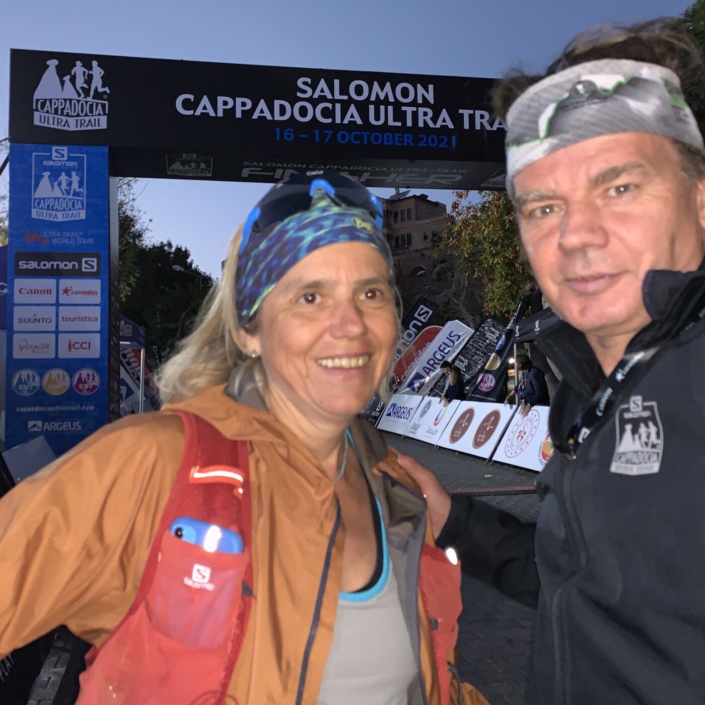 CAPPADOCIA ULTRA TRAIL, DESDE DENTRO: Un magnifico viaje ; una buena carrera. Corinne y Mayayo en Radio trail
