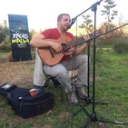 Pepe Ruiz en la fiesta saturnal de Radio Malva en Cabanyal-Horta