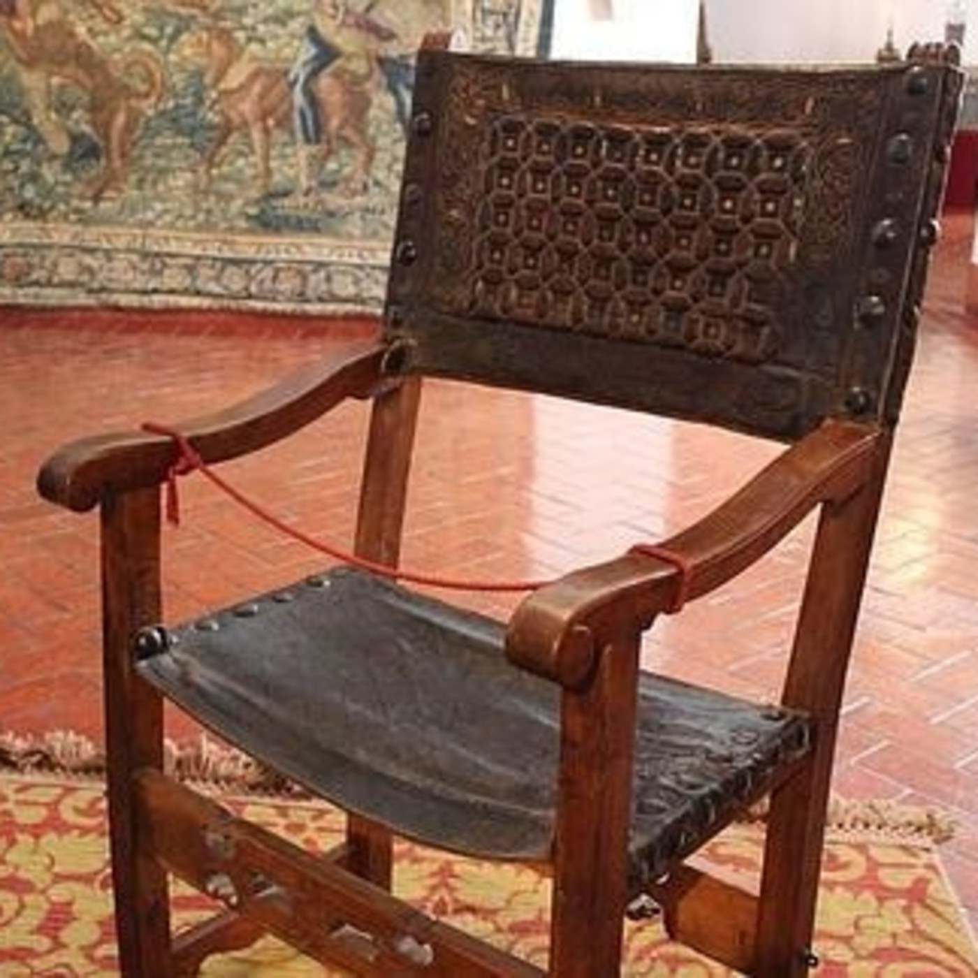 P. 2x04 (09.11.17). "El dimoni fumador"; la Xarxa obscura; Misteri: La cadira maleïda 2.
