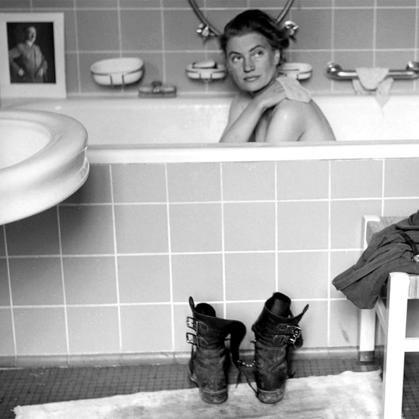 Lee Miller, la mujer que se fotografió en la bañera de Hitler - Episodio exclusivo para mecenas episode artwork