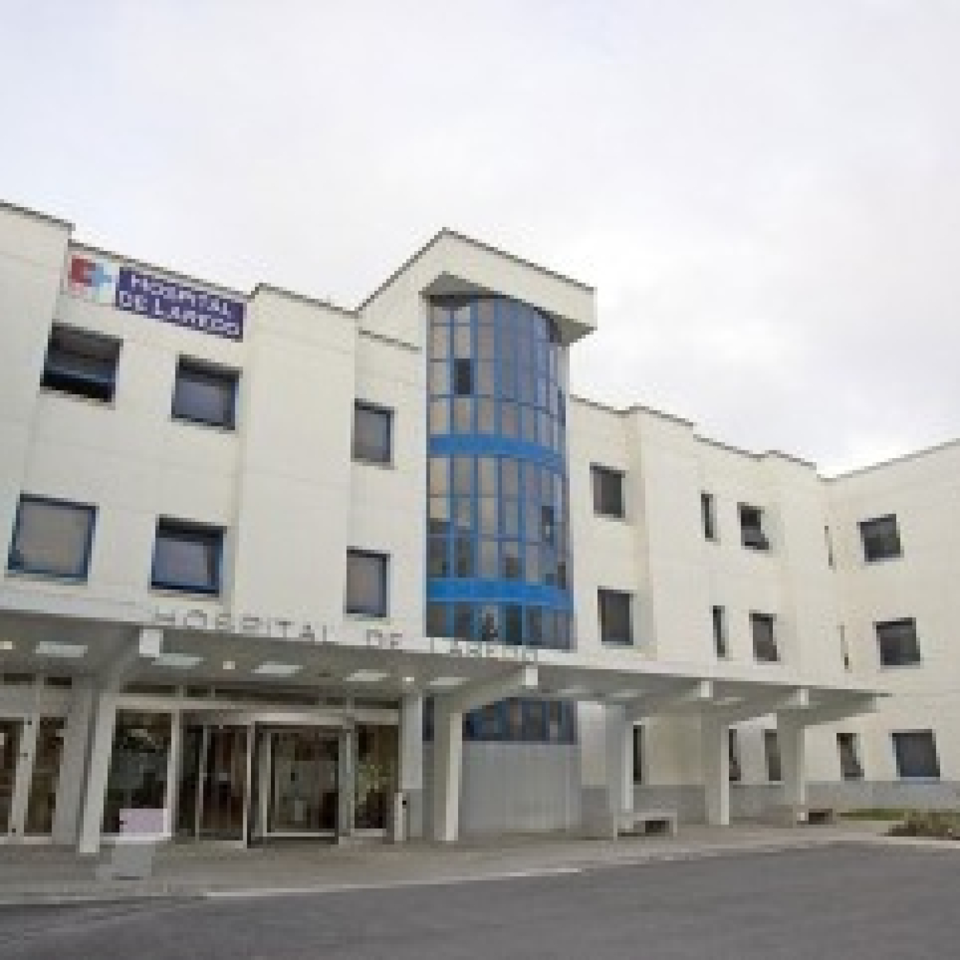 Carlos Ateca, delegado de CCOO en el Hospital Comarcal de Laredo/ Jaime Bonachea, usuario del centro hospitalario 19/09/ episode artwork