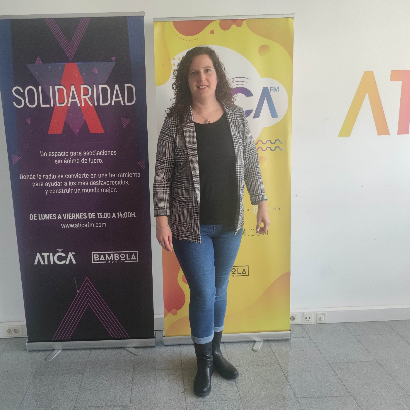 ESTOY AQUÍ, ME VES? hemen nago, ikusten nauzu?